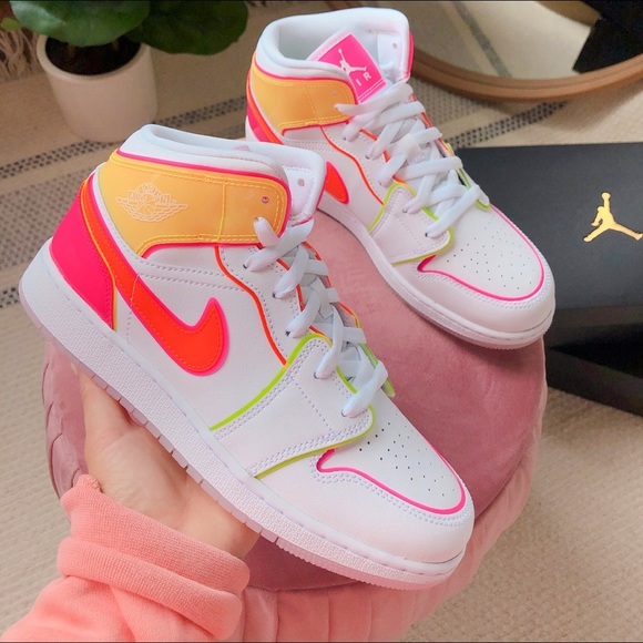 Nike Shoes - Air jordan mid